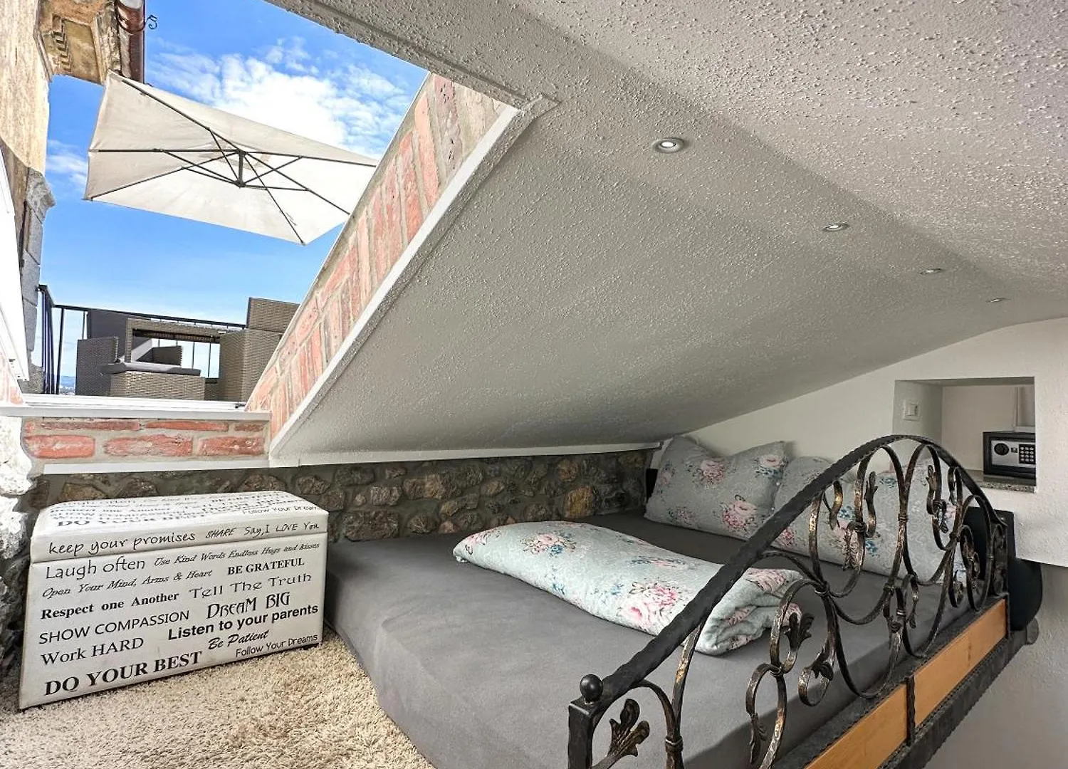 Villa Volos Apartment Karmen With Roof Terrace, Sea View, Free Private Parking Opatija